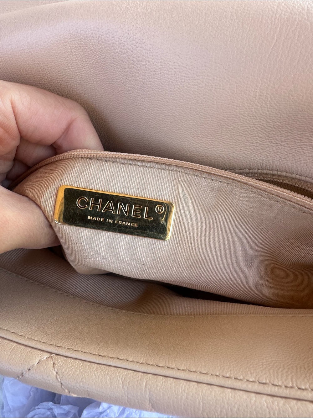 Chanel Large 19 Flap Bag cream Beige Lambskin Mixed Hardware 100% authentic - Picture 5 of 13